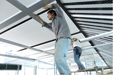 Installation de treillis décoratif